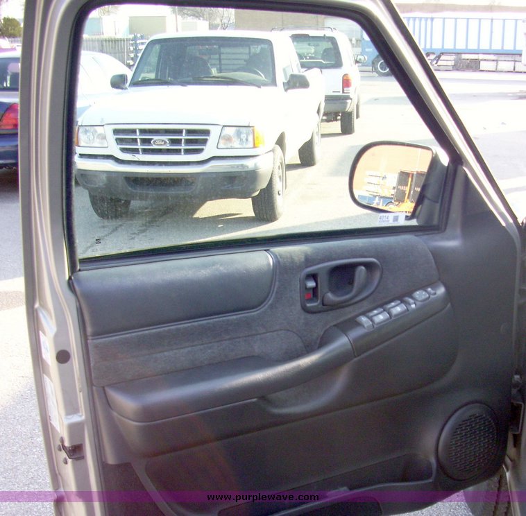 image for item 4014 2002 Chevrolet Blazer