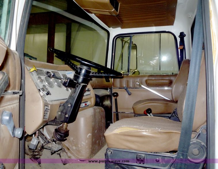 image for item 5078 1996 Ford Conventional LN8000F dump truck