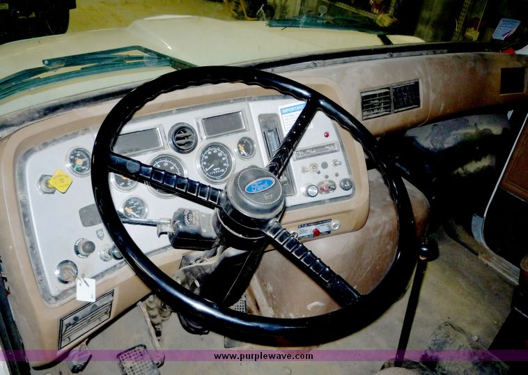 image for item 5078 1996 Ford Conventional LN8000F dump truck