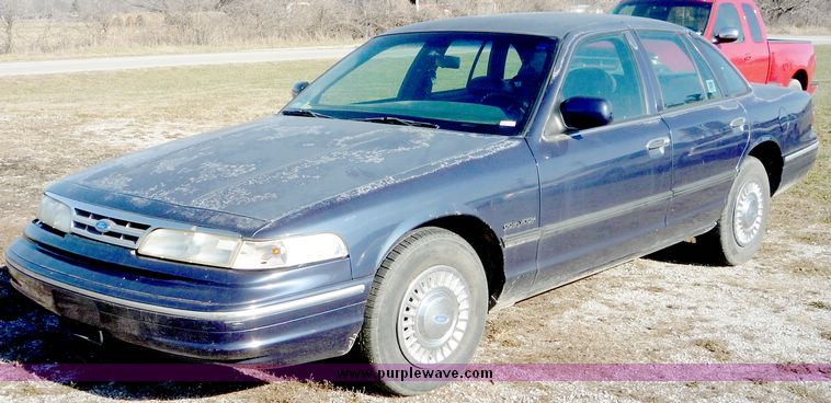 image for item 5100 1995 Ford Crown Victoria Police Interceptor