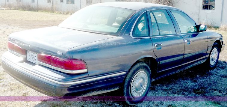 image for item 5100 1995 Ford Crown Victoria Police Interceptor