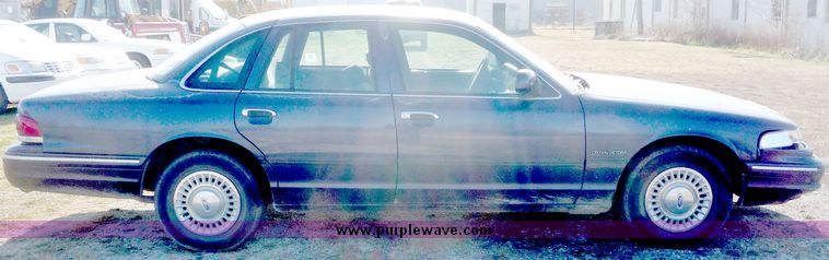 image for item 5100 1995 Ford Crown Victoria Police Interceptor