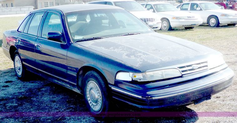 image for item 5100 1995 Ford Crown Victoria Police Interceptor