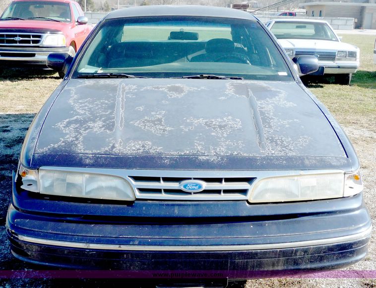 image for item 5100 1995 Ford Crown Victoria Police Interceptor