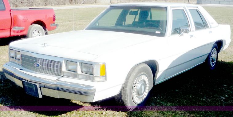 image for item 5101 1991 Ford Crown Victoria S