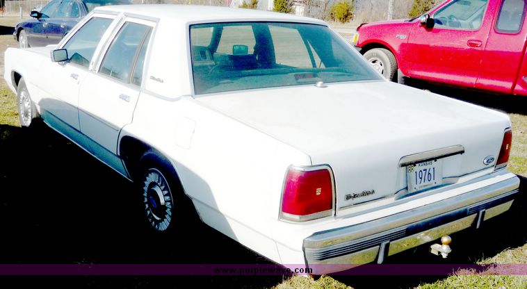 image for item 5101 1991 Ford Crown Victoria S
