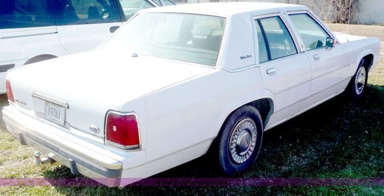 image for item 5101 1991 Ford Crown Victoria S