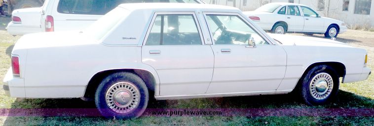 image for item 5101 1991 Ford Crown Victoria S