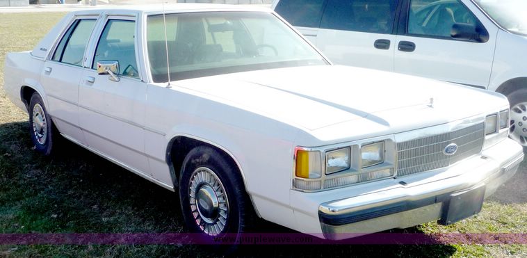 image for item 5101 1991 Ford Crown Victoria S