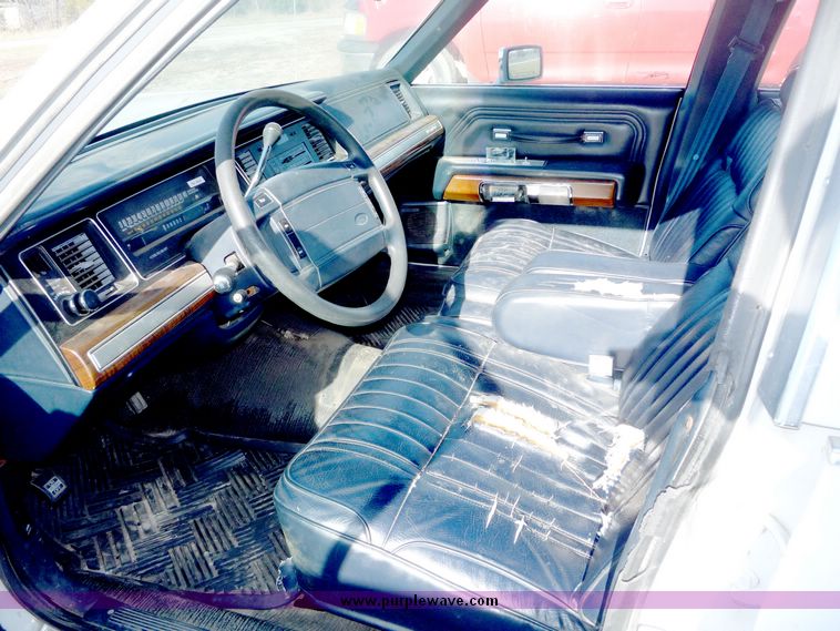 image for item 5101 1991 Ford Crown Victoria S