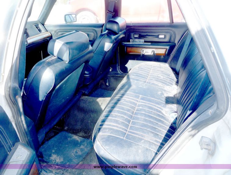 image for item 5101 1991 Ford Crown Victoria S