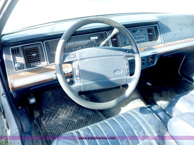 image for item 5101 1991 Ford Crown Victoria S