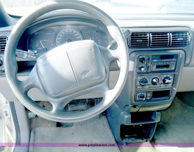 image for item 5102 1998 Chevrolet Venture