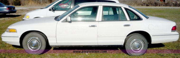 image for item 5103 1995 Ford Crown Victoria Police Interceptor