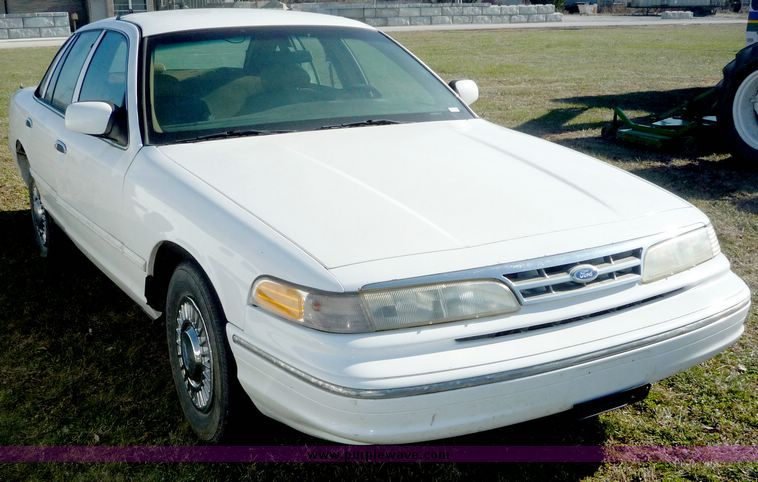 image for item 5103 1995 Ford Crown Victoria Police Interceptor
