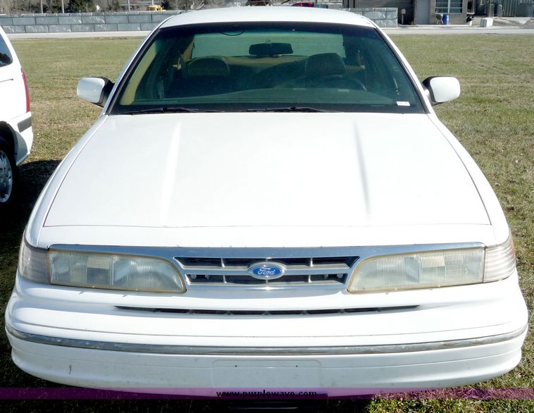 image for item 5103 1995 Ford Crown Victoria Police Interceptor