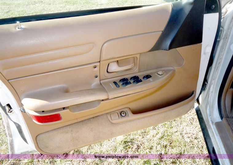 image for item 5103 1995 Ford Crown Victoria Police Interceptor