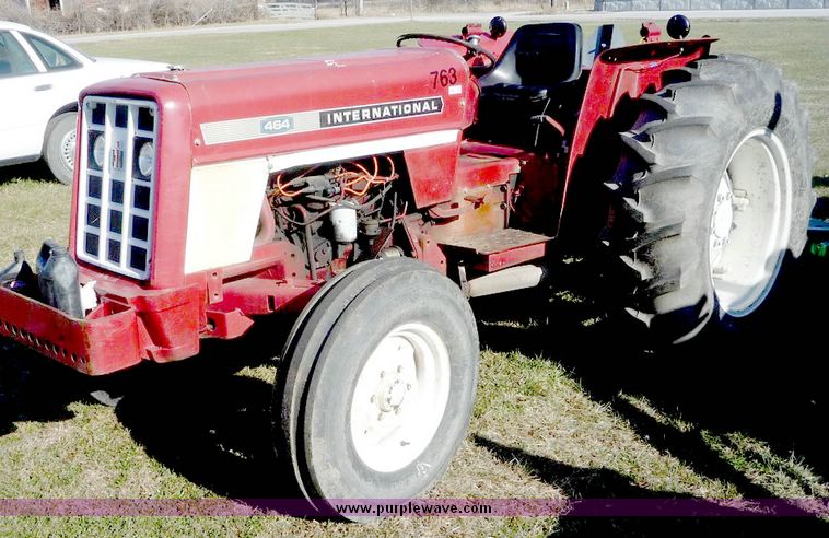 image for item 5105 International 464 tractor