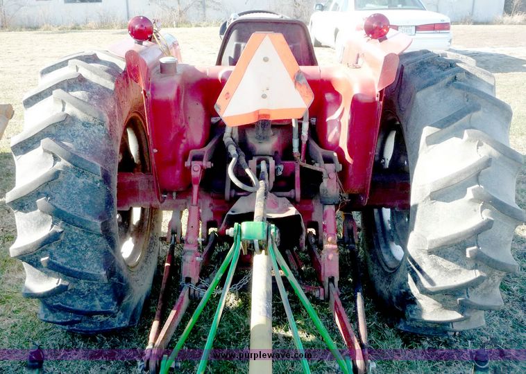 image for item 5105 International 464 tractor