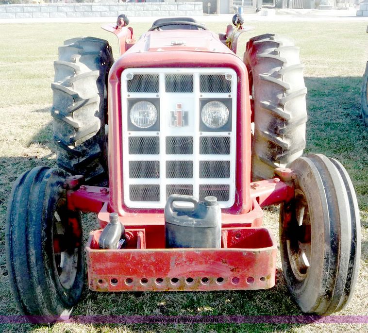 image for item 5105 International 464 tractor