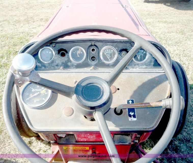 image for item 5105 International 464 tractor