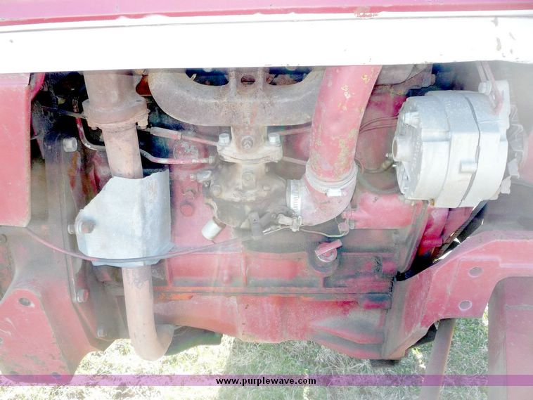 image for item 5105 International 464 tractor