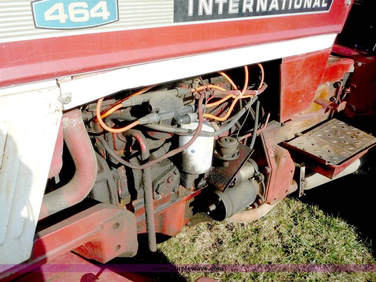 image for item 5105 International 464 tractor