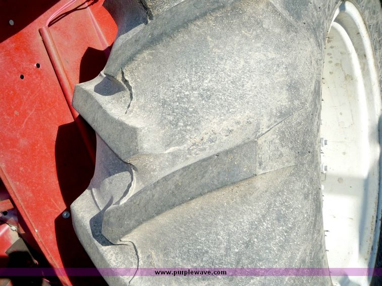 image for item 5105 International 464 tractor