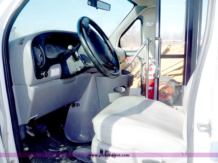 image for item 5107 1999 Ford E-450 Super Duty RV