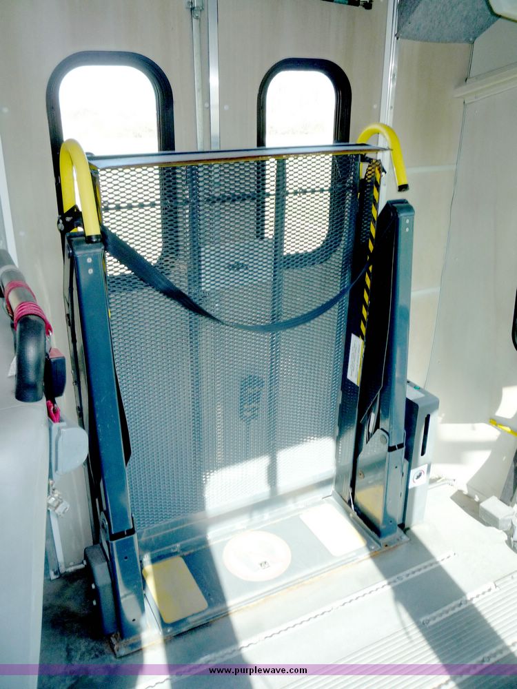 image for item 5107 1999 Ford E-450 Super Duty RV