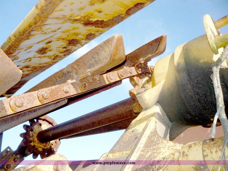 image for item 5109 1979 Caterpillar 613B paddle scraper