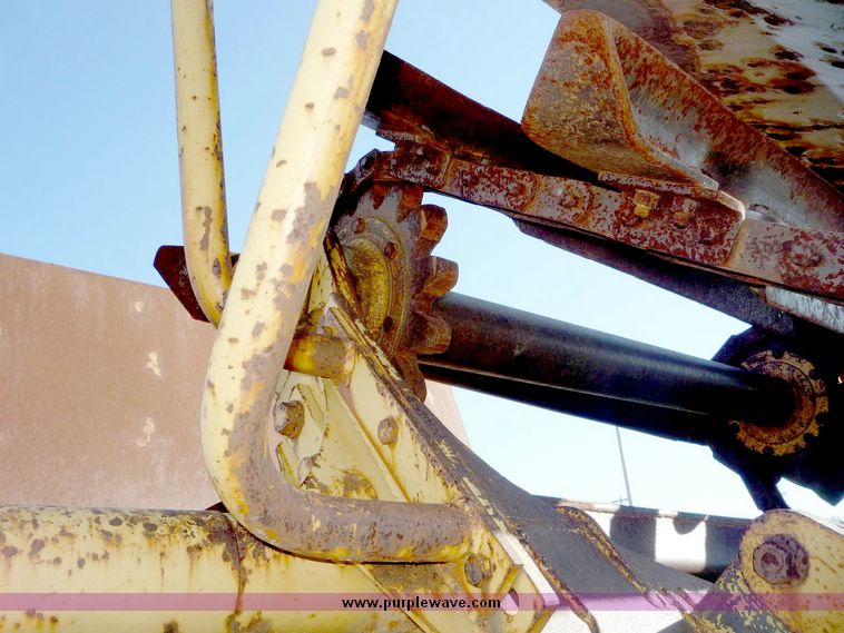 image for item 5109 1979 Caterpillar 613B paddle scraper