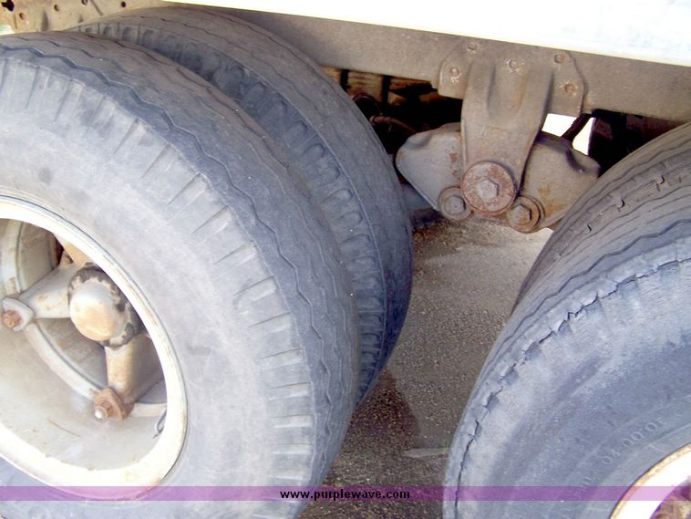 image for item 8436 1992 Oshkosh 48' box trailer