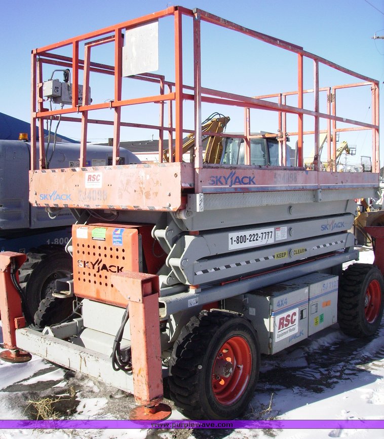 image for item 1004 2004 Skyjack SJ 7127 scissor lift