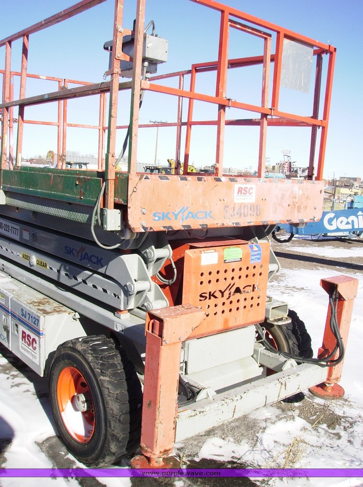 image for item 1004 2004 Skyjack SJ 7127 scissor lift
