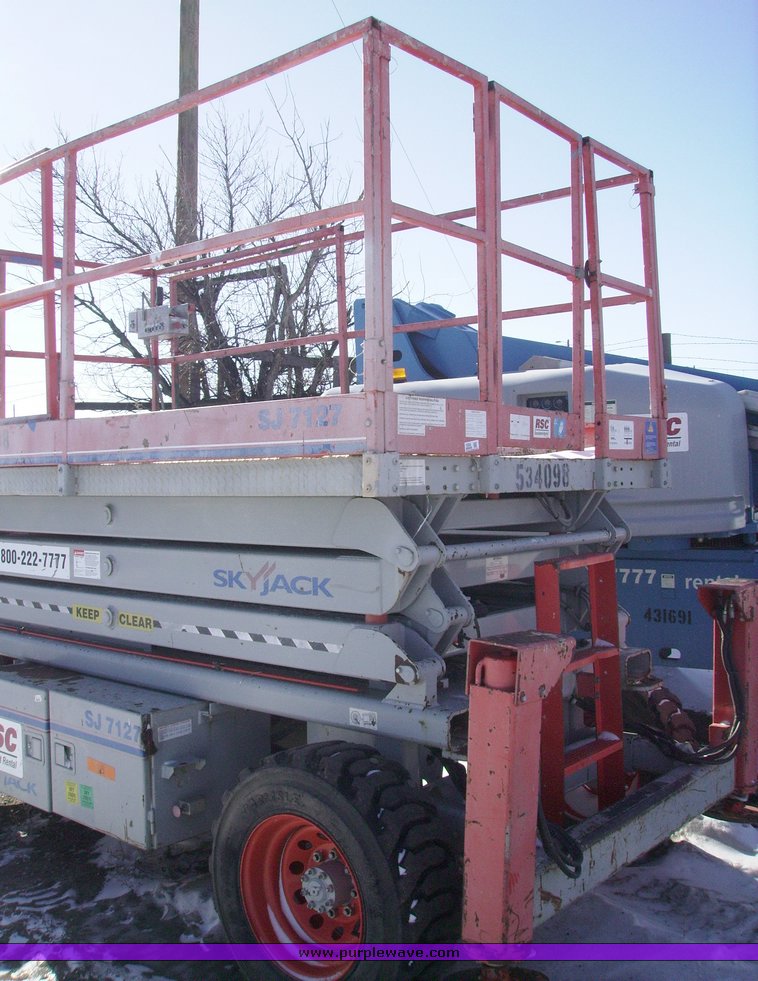 image for item 1004 2004 Skyjack SJ 7127 scissor lift