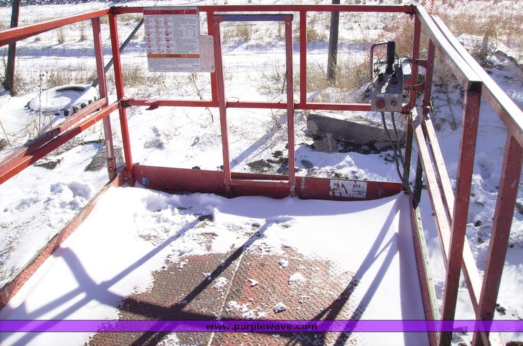 image for item 1004 2004 Skyjack SJ 7127 scissor lift