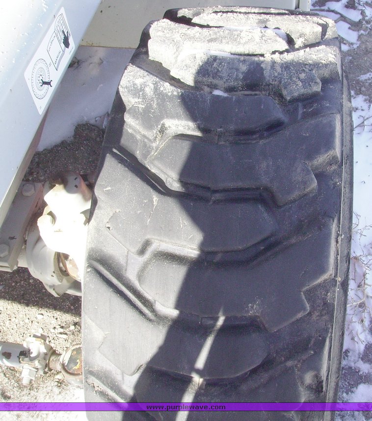 image for item 1004 2004 Skyjack SJ 7127 scissor lift