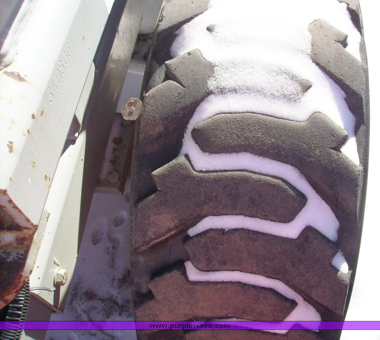 image for item 1004 2004 Skyjack SJ 7127 scissor lift