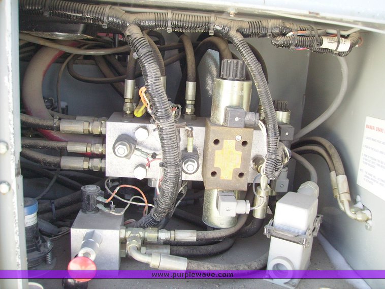 image for item 1004 2004 Skyjack SJ 7127 scissor lift