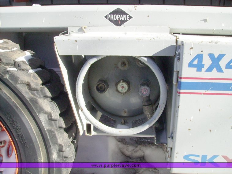 image for item 1004 2004 Skyjack SJ 7127 scissor lift