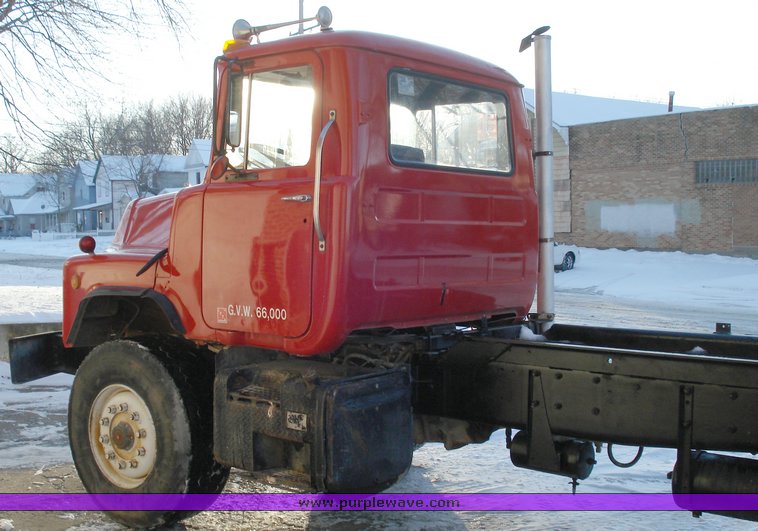 image for item 1050 1987 Mack DM600 truck
