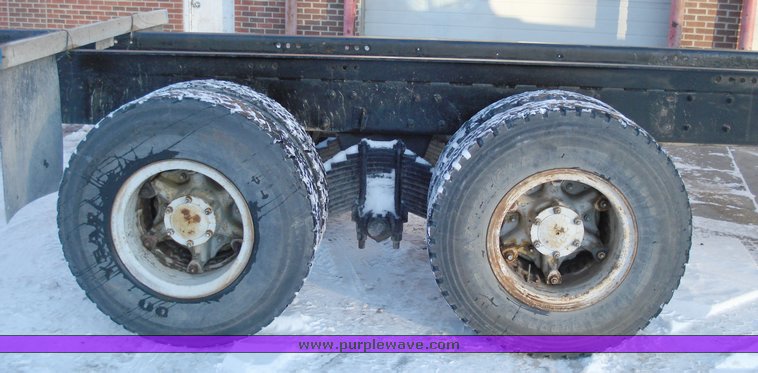 image for item 1050 1987 Mack DM600 truck