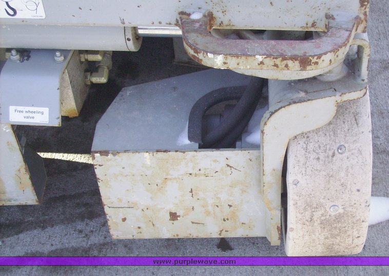 image for item 1100 2005 Skyjack SJIII-3219 scissor lift