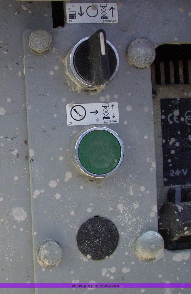 image for item 1100 2005 Skyjack SJIII-3219 scissor lift