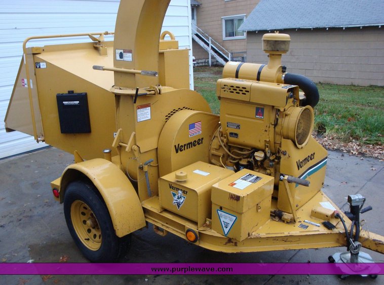 image for item 1203 Vermeer 935 chipper