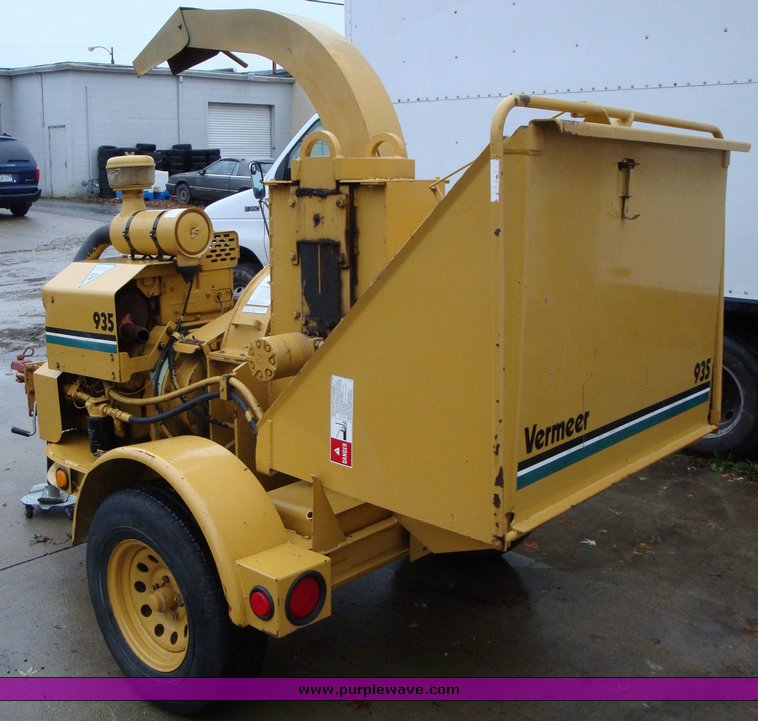 image for item 1203 Vermeer 935 chipper