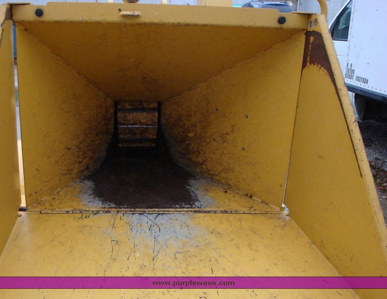 image for item 1203 Vermeer 935 chipper