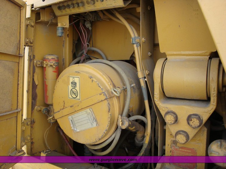 image for item 1204 1986 Caterpillar 953 track loader