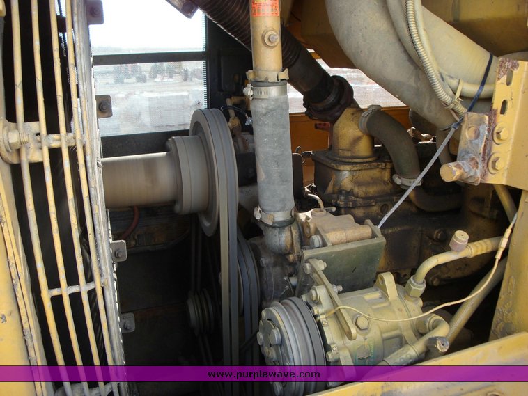 image for item 1204 1986 Caterpillar 953 track loader